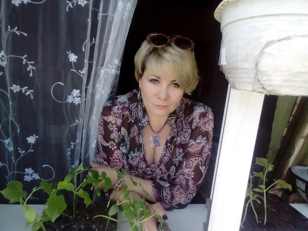 Женщина ищет мужчину в санкт-петербурге. Бабка фотострана санкт-петербург. Девушки для легких отношений в питере. Она ищет его в сочи. Она ищет его в сочи.