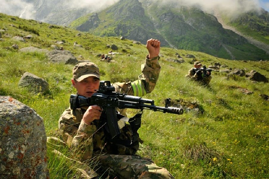 Ситуация на северном кавказе. Горные войска. Снайпер в горах. Солдаты в горах Кавказа. Спецназ в горах Кавказа.