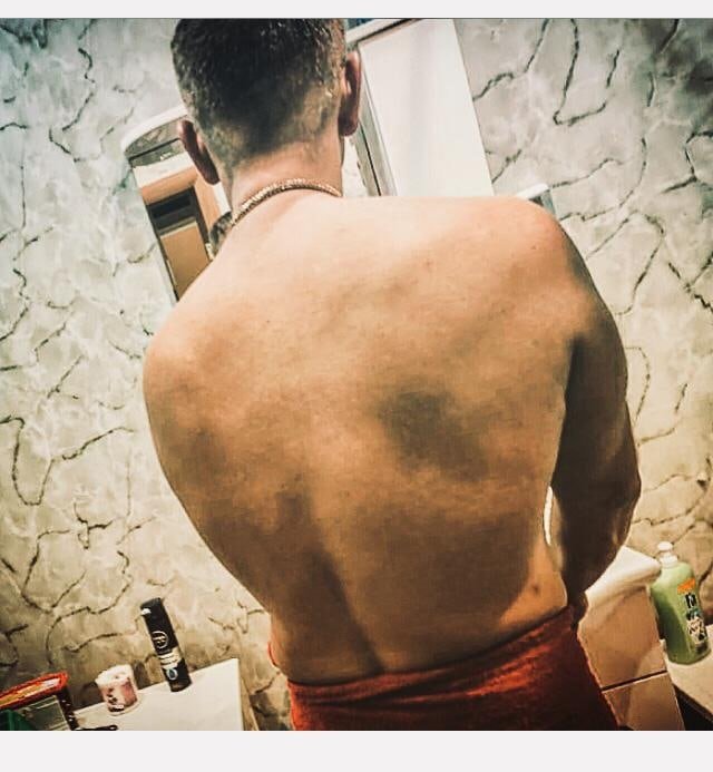 Na região de Penza, procura-se um homem de t-shirt cinzenta https://www.penzainf