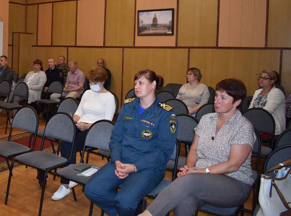 Герб демянска. Памятник десантникам в демянске. Занятость демянск. 19 апреля день единых действий в память о геноциде советского народа. Занятость демянск.