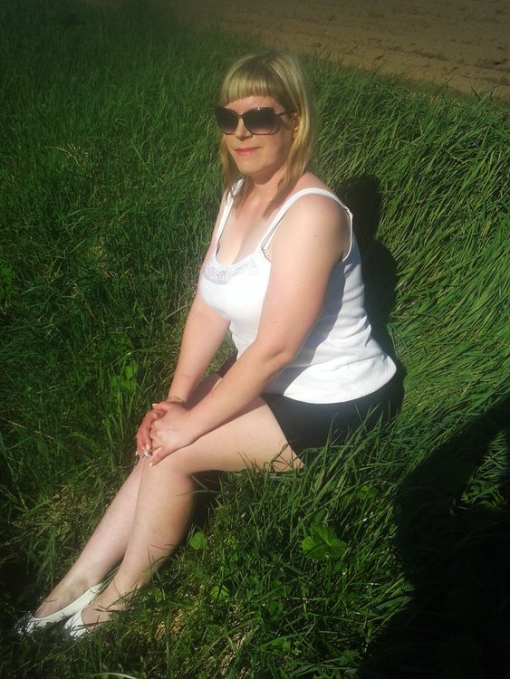 Крестцы девушки. Крестцы девушки. Девушки в крестцах реальные. Женщину для встреч в крестцах. Крестцы девушки.