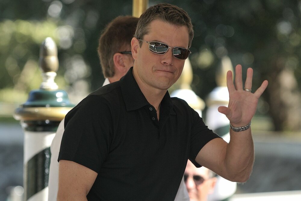 Что нужно мужчине в 45 лет. Matt Damon 2022. Мэтт Дэймон очки. Мэтт Дэймон в очках. Мэтт Дэймон 40 лет.