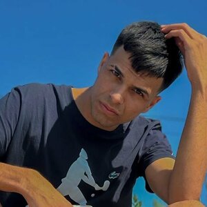 Alex alex 23 года. 24 часа музыка. Alex alex 23 года. Tumadja salehi. Иранские рэперы.