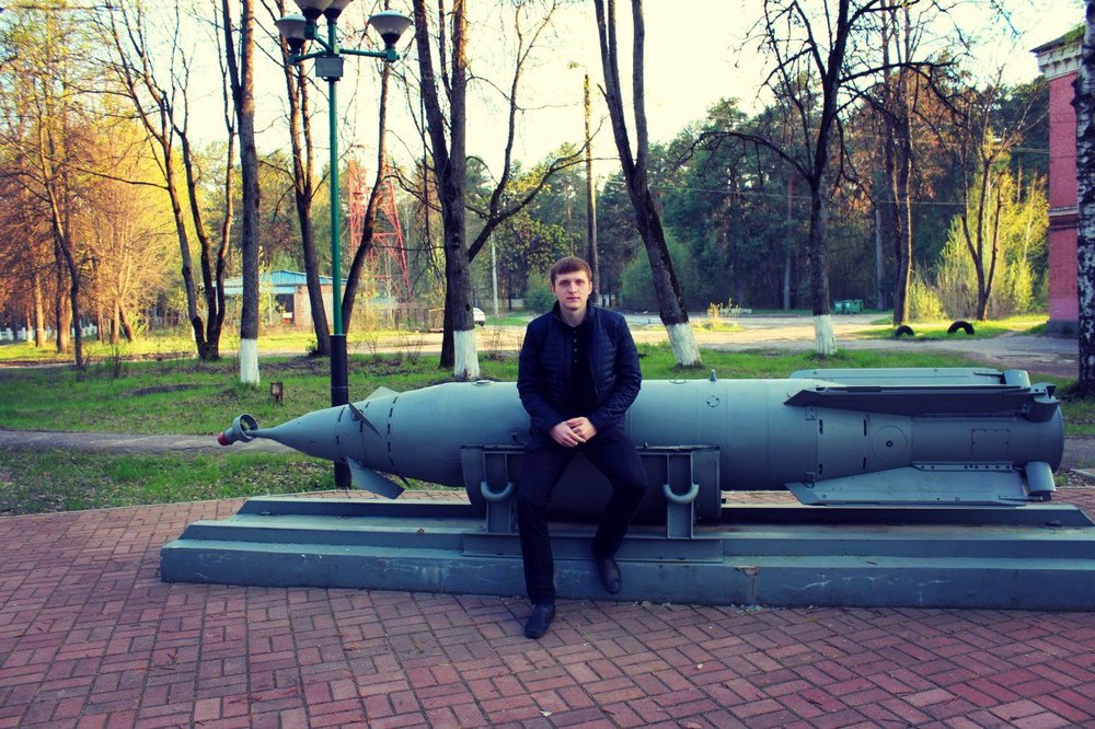 Олд брянск. Гордеев евгений казимирович. Баннер для мужской парикмахерской. Медаль брянску 825 лет. Гордеев евгений казимирович фото.